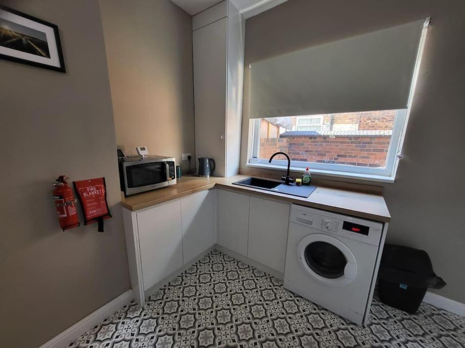 4 Bedroom House, 8 Min To City! Manchester Exteriör bild
