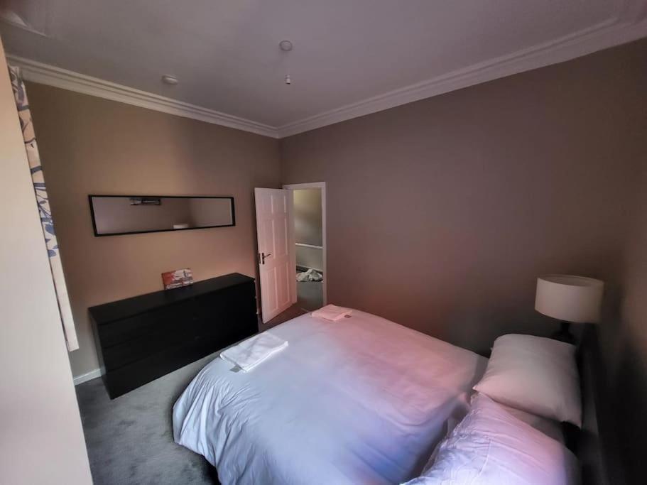 4 Bedroom House, 8 Min To City! Manchester Exteriör bild