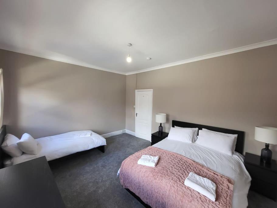 4 Bedroom House, 8 Min To City! Manchester Exteriör bild