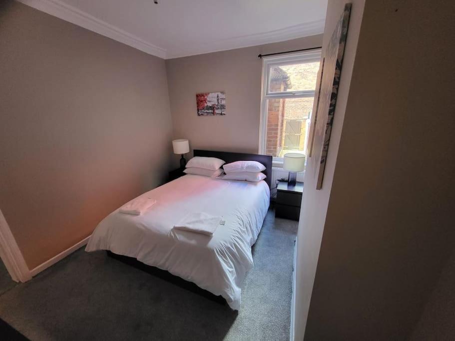 4 Bedroom House, 8 Min To City! Manchester Exteriör bild