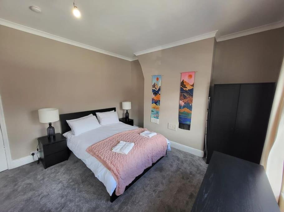 4 Bedroom House, 8 Min To City! Manchester Exteriör bild