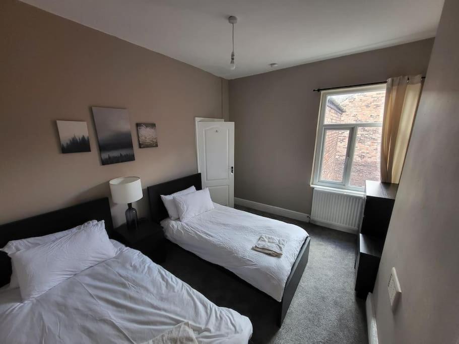 4 Bedroom House, 8 Min To City! Manchester Exteriör bild