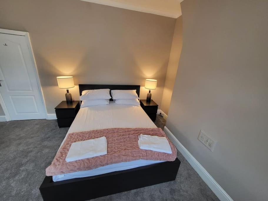 4 Bedroom House, 8 Min To City! Manchester Exteriör bild