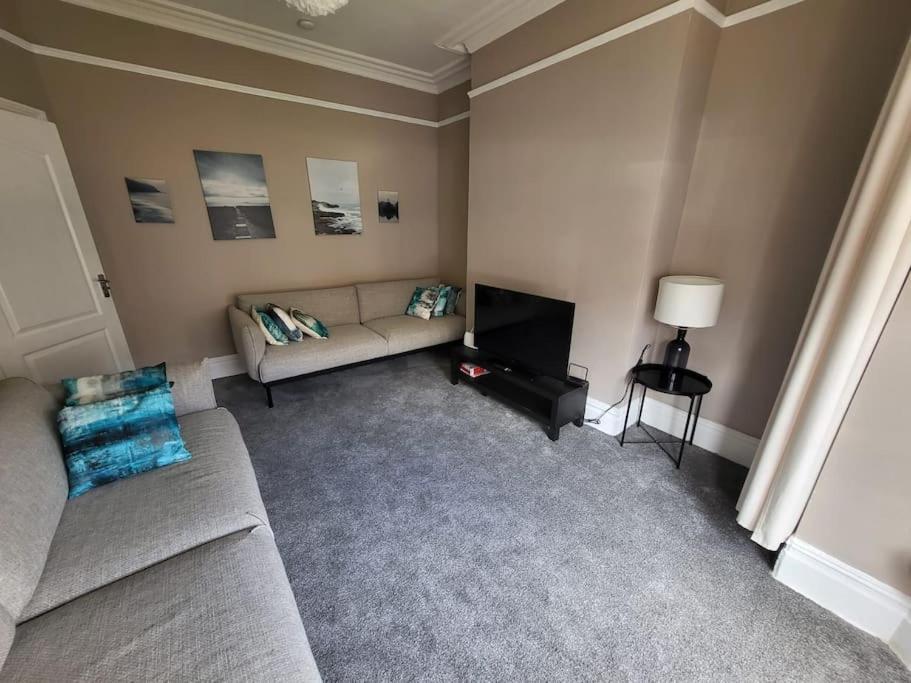 4 Bedroom House, 8 Min To City! Manchester Exteriör bild