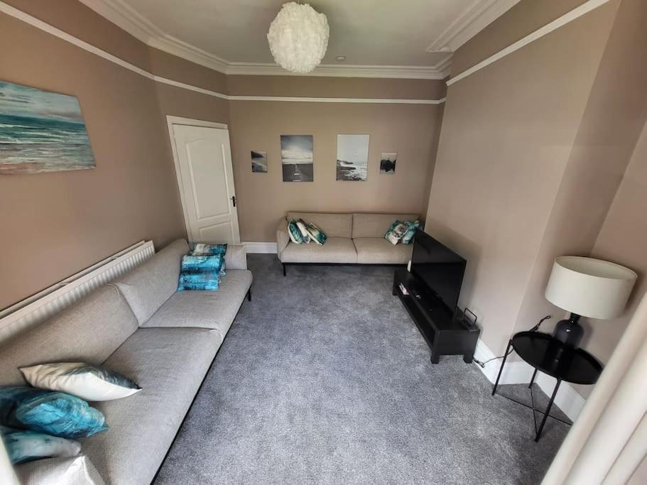 4 Bedroom House, 8 Min To City! Manchester Exteriör bild